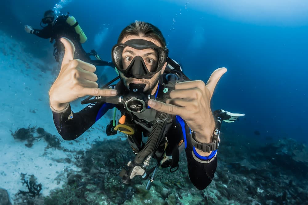 Diving: similarities and differences with extreme sports